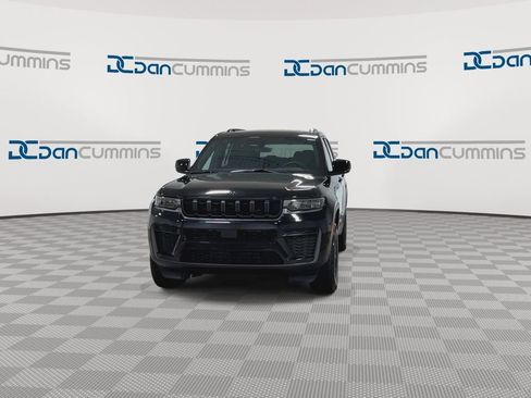 New 2026 Jeep Grand Cherokee L 4WD image 4