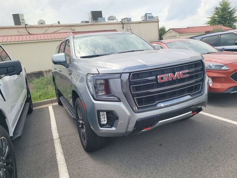 Used 2023 GMC Yukon XL AT4 AWD/4WD image 3