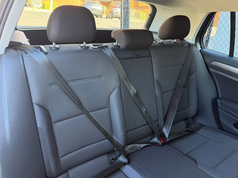 Used 2019 Volkswagen e-Golf SE image 38