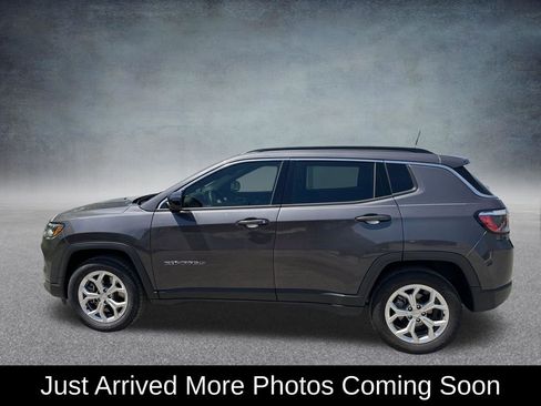 Used 2024 Jeep Compass Latitude AWD/4WD image 2
