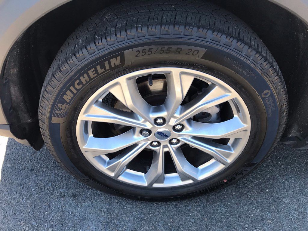 Used 2024 Ford Explorer XLT w/ Equipment Group 202A AWD/4WD image 30