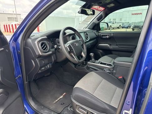 Used 2023 Toyota Tacoma TRD Off-Road w/ Technology Package AWD/4WD image 15