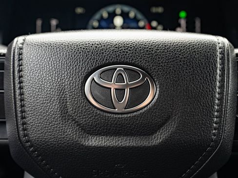 Used 2025 Toyota Tacoma SR image 27