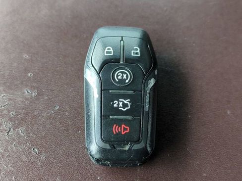 Used 2015 Ford F150 Platinum w/ Equipment Group 701A Luxury image 29