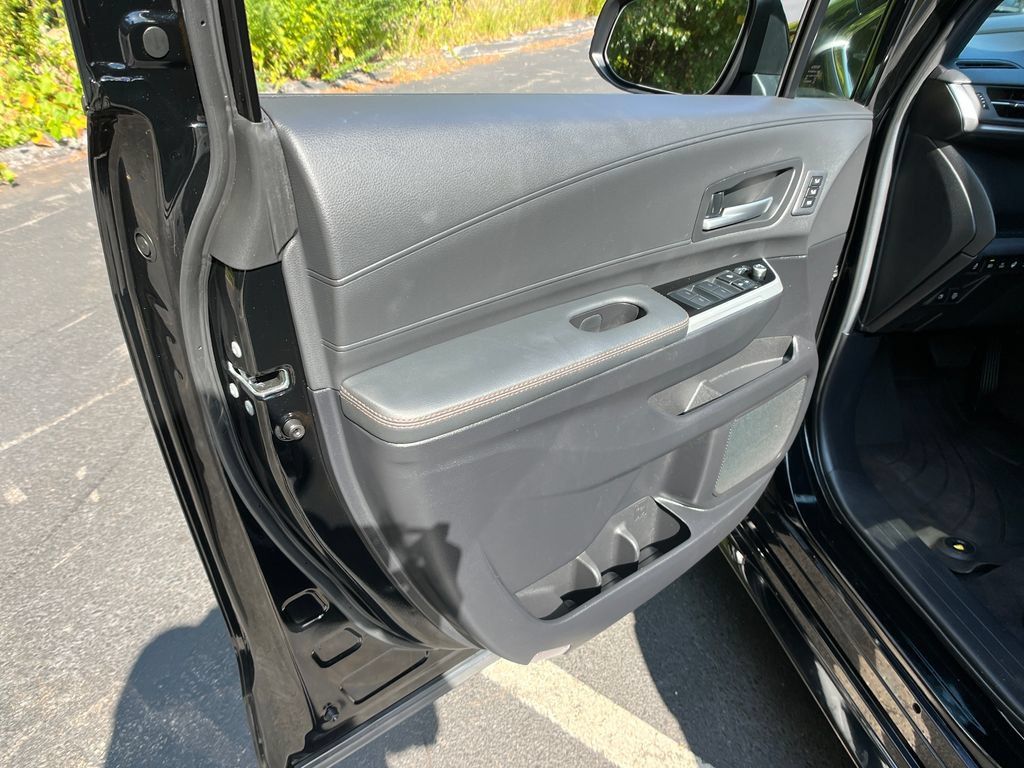 Used 2025 Toyota Sienna Platinum AWD/4WD image 11