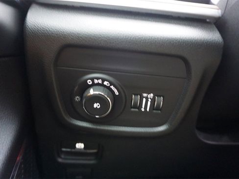 Used 2023 Jeep Grand Cherokee Summit image 5