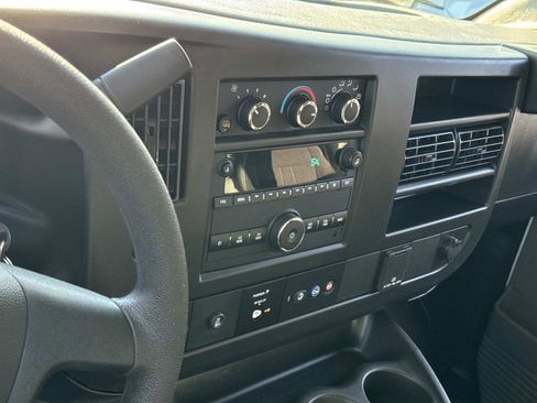 Used 2024 GMC Savana 2500 w/ Driver Convenience Package image 4