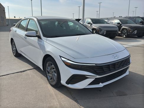 New 2025 Hyundai Elantra Blue image 2