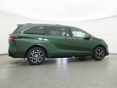 New 2026 Toyota Sienna Platinum image 18