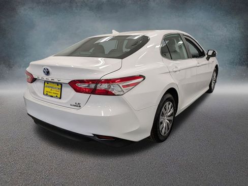 Used 2019 Toyota Camry LE FWD image 4