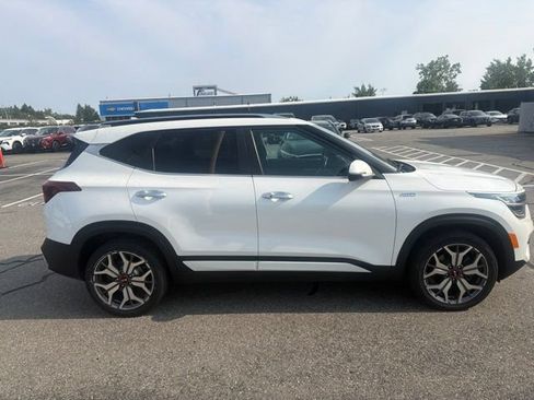 Used 2021 Kia Seltos SX w/ SX Sunroof Package AWD/4WD image 4