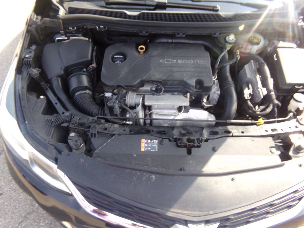 Used 2017 Chevrolet Cruze LS FWD image 28