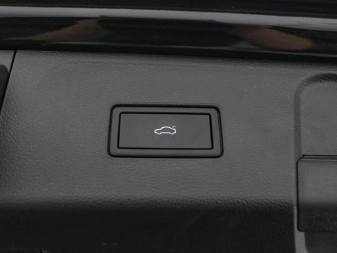 Used 2024 Volkswagen Atlas SE w/ Black Wheel Package image 15