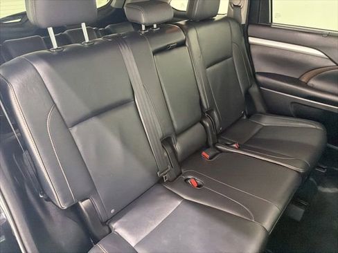 Used 2016 Toyota Highlander XLE AWD/4WD image 24