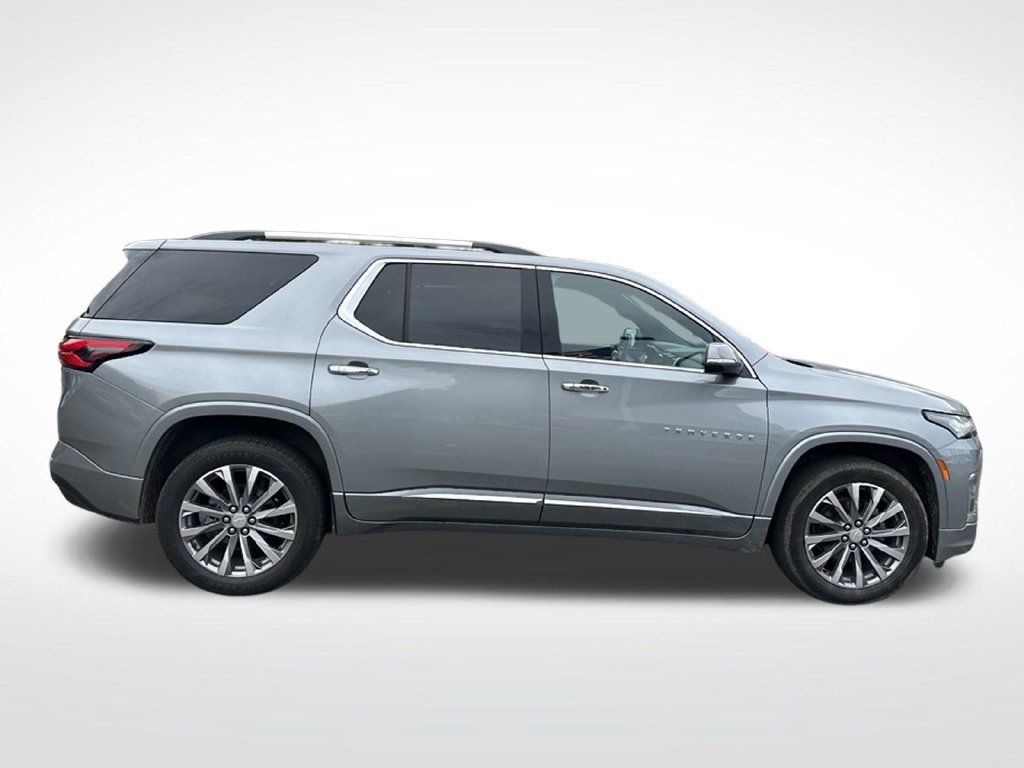 Used 2023 Chevrolet Traverse Premier FWD image 7