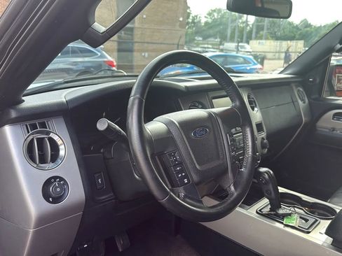 Used 2015 Ford Expedition XLT w/ Equipment Group 202A RWD image 14