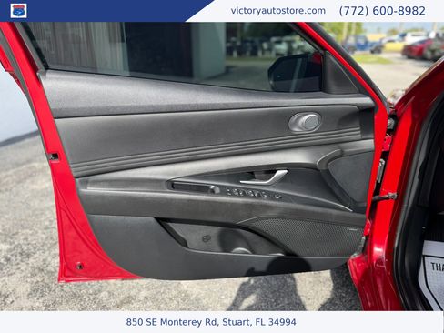 Used 2023 Hyundai Elantra Limited FWD image 17