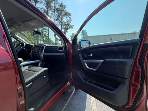 Used 2017 Nissan Titan PRO-4X AWD/4WD image 17