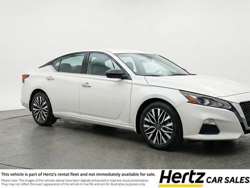 Used 2025 Nissan Altima 2.5 SV image 1