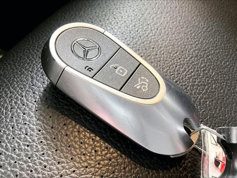 Used 2023 Mercedes-Benz C 300 Sedan image 9