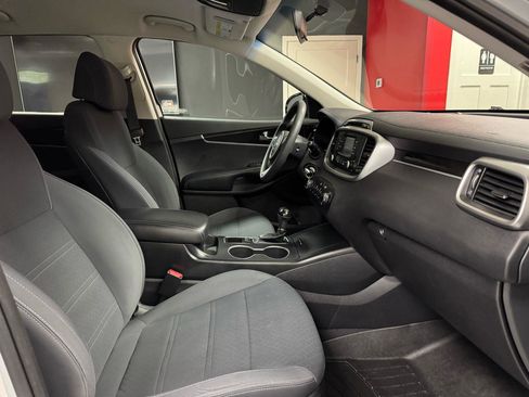 Used 2017 Kia Sorento AWD image 21