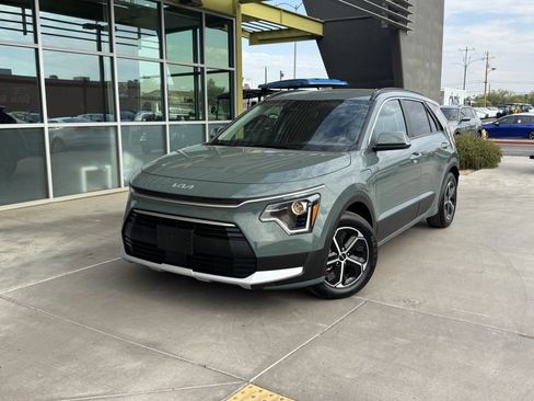 Used 2024 Kia Niro EX image 2