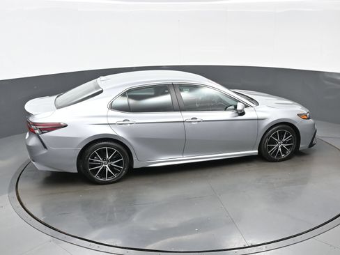Used 2024 Toyota Camry SE FWD image 40