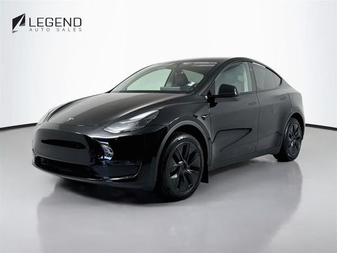 Used 2024 Tesla Model Y 2WD image 1
