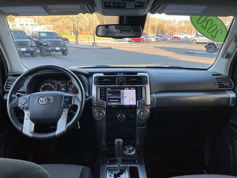 Used 2020 Toyota 4Runner SR5 AWD/4WD image 15