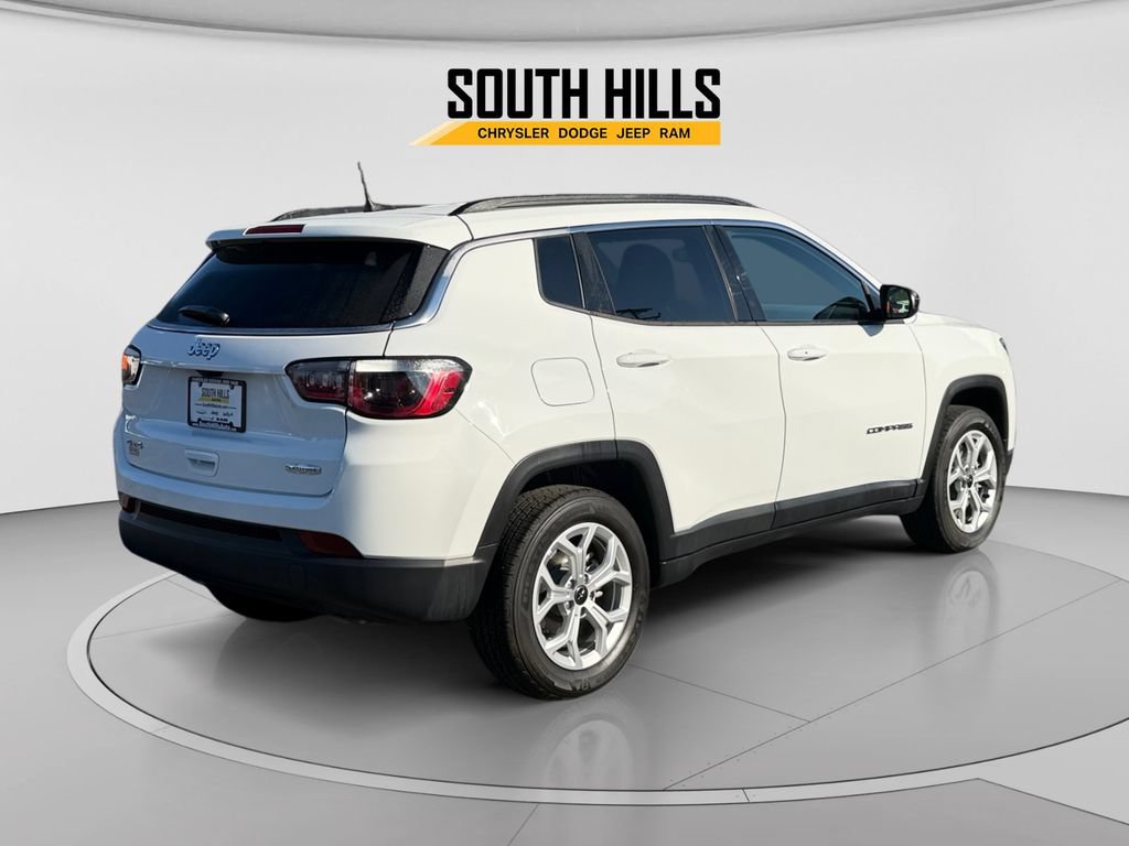 Used 2025 Jeep Compass Latitude AWD/4WD image 5