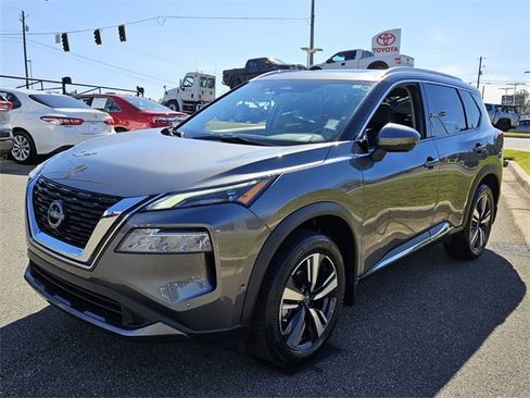 Used 2023 Nissan Rogue SL w/ SL Premium Package image 3