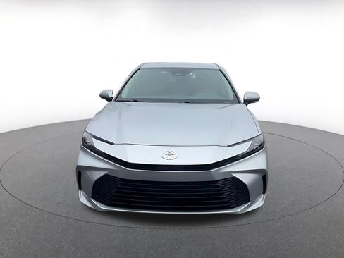 Used 2025 Toyota Camry LE image 4