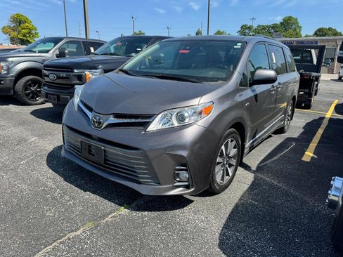 Used 2018 Toyota Sienna XLE w/ Protection Package AWD/4WD image 6