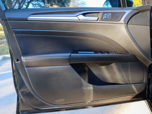 Used 2015 Ford Fusion SE image 13