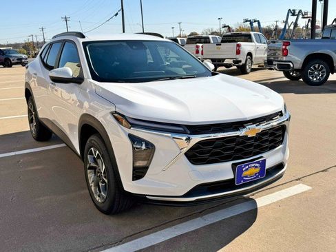 New 2026 Chevrolet Trax LT image 7