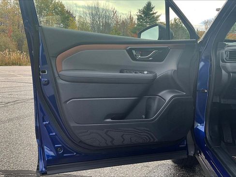 Used 2025 Subaru Forester Sport image 17