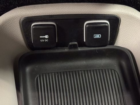 Used 2017 Chrysler Pacifica Touring-L FWD image 14