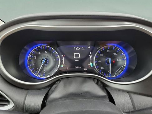 Used 2024 Chrysler Pacifica Touring-L FWD image 30