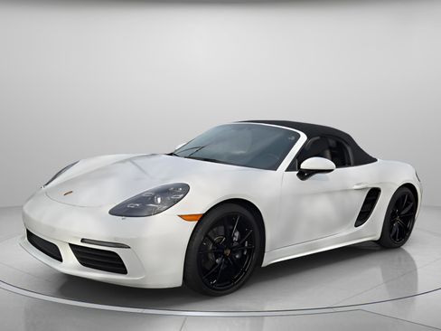 Used 2021 Porsche 718 Boxster image 2
