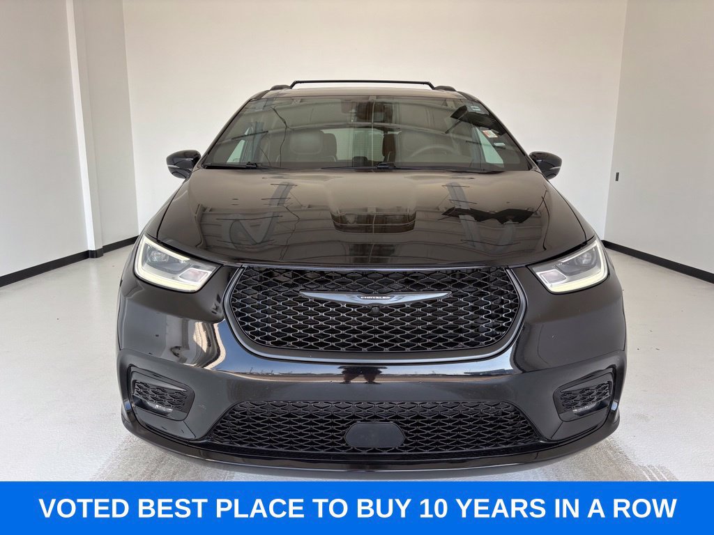 Used 2025 Chrysler Pacifica Limited FWD image 3