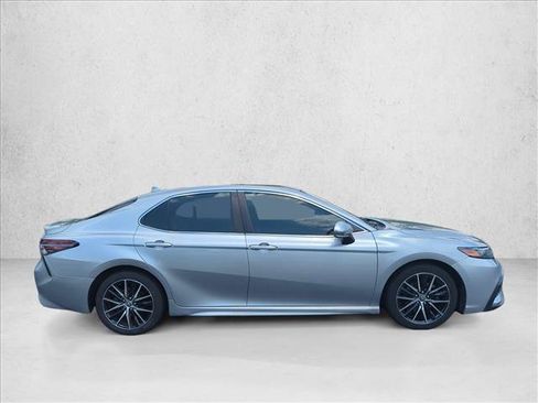 Used 2021 Toyota Camry SE FWD image 4