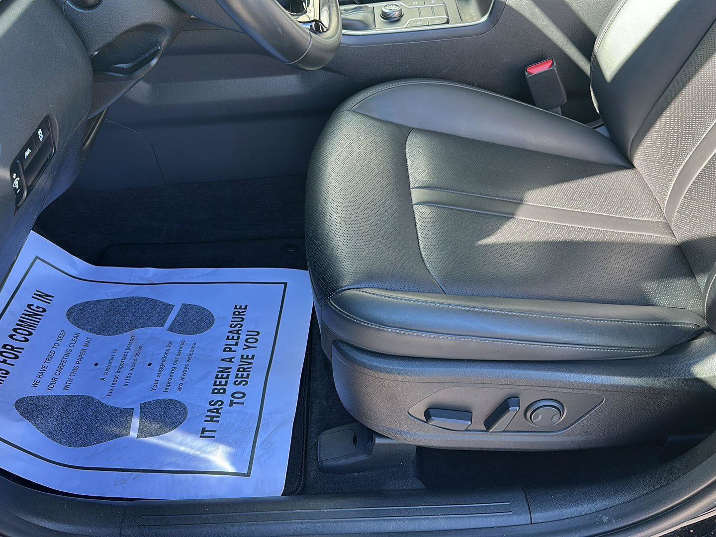 Used 2023 Kia Sorento S w/ Panoramic Sunroof Package FWD image 7