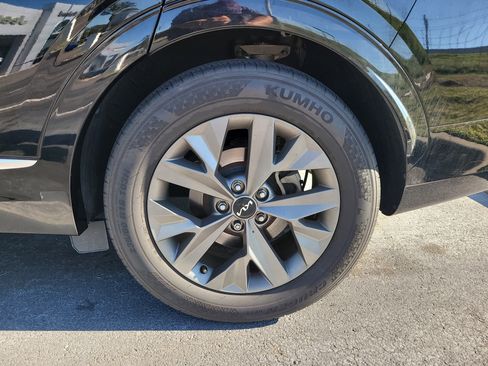 Used 2023 Kia Sportage SX image 8