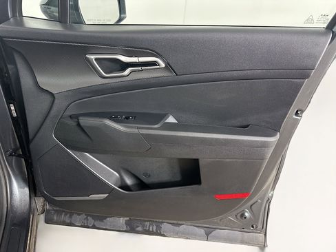Used 2025 Kia Sportage LX image 31