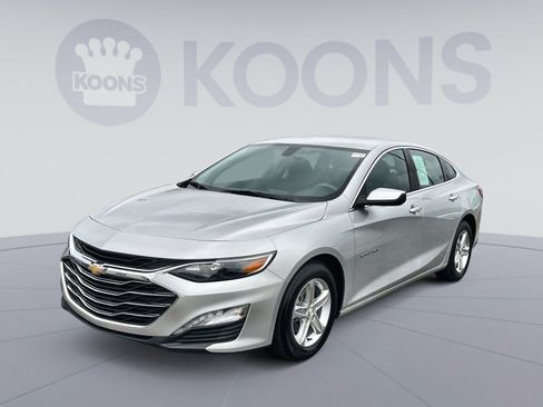Used 2022 Chevrolet Malibu LT image 1