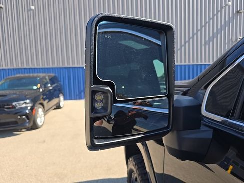 Used 2025 GMC Sierra 2500 Denali Ultimate AWD/4WD image 9