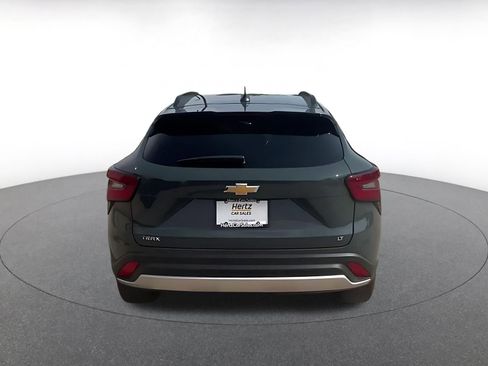 Used 2025 Chevrolet Trax LT FWD image 11