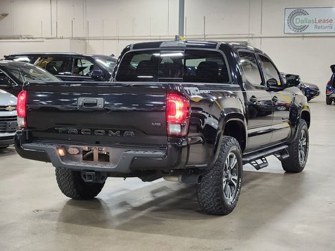 Used 2018 Toyota Tacoma TRD Sport w/ Technology Package image 8