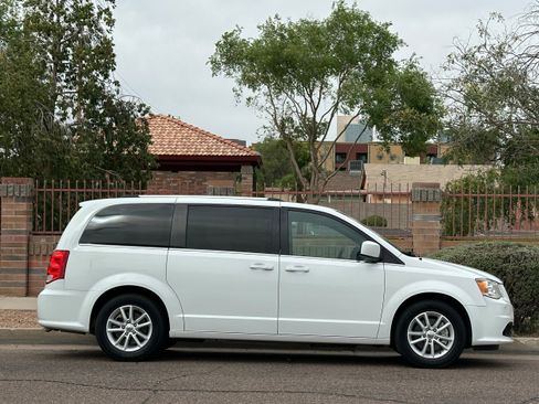 Used 2018 Dodge Grand Caravan SXT image 9