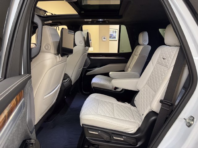 Used 2026 Cadillac Escalade Platinum Luxury w/ LPO, Floor Liner Package AWD/4WD image 25